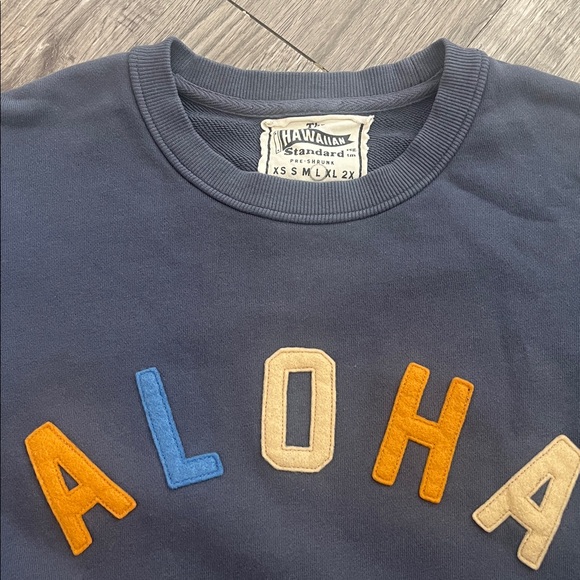 The Hawaiian standard sweatshirt sz L ❤️BUNDLE FOR BIG SAVINGS❤️

#49 - Picture 2 of 6